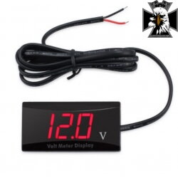 Elektronický tenký červený voltmeter